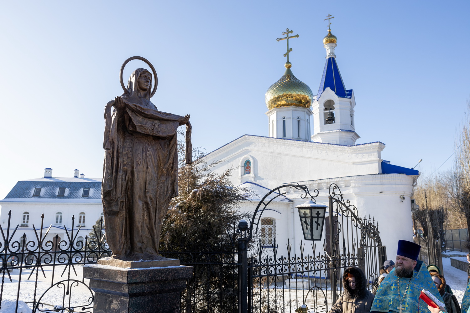 «Царица Небесная не оставит нас»: в Энгельсе появился памятник покровительнице города